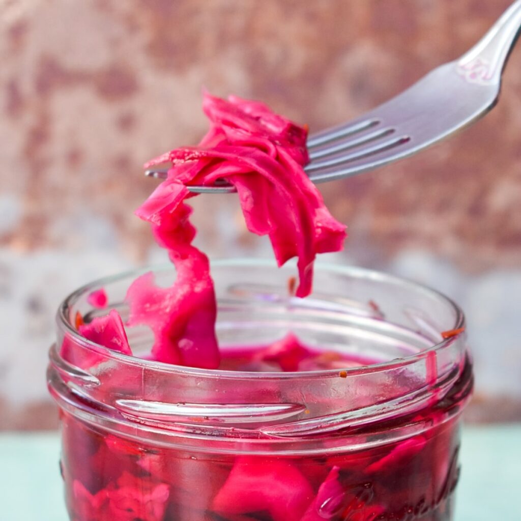 Quick and easy pickled red cabbage